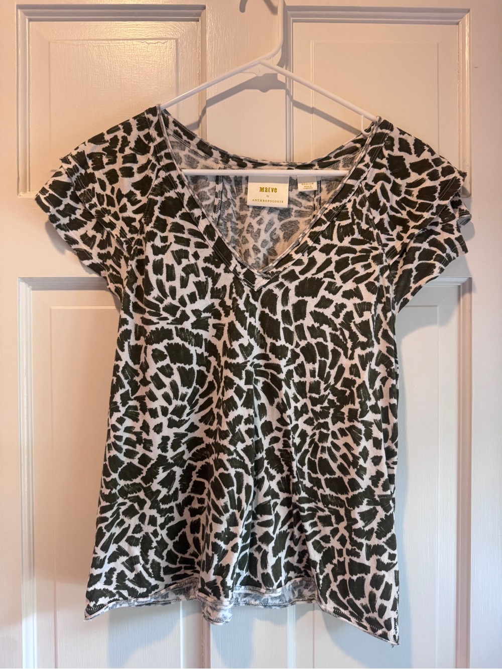 Maeve by Anthropologie Abstract Animal Print Flutter Sleeve Top – Medium